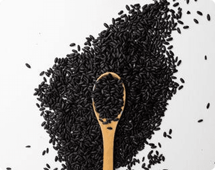 How do antioxidants in black rice benefit the body?